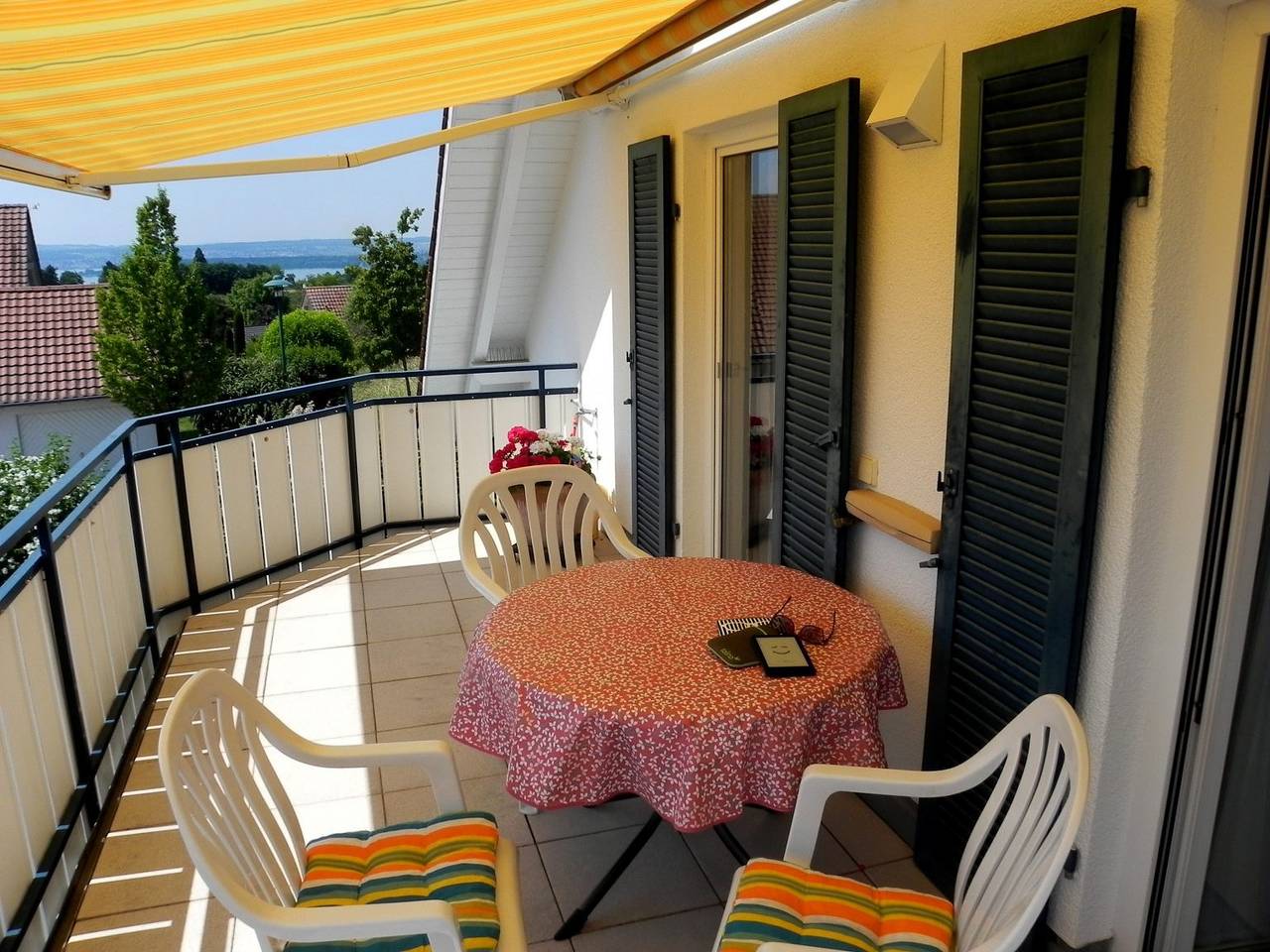 Ganze Ferienwohnung, Nichtraucher-Ferienwohnung Thomas - Ferienwohnung, 103 qm, mit Balkon, 2 Schlafzimmer, max. 4 Personen in Daisendorf, Region Bodensee-Oberschwaben