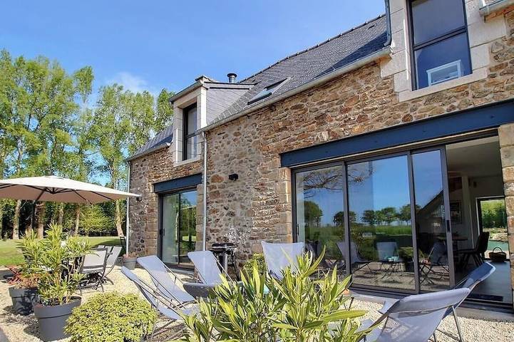 Location de vacances pour 6 personnes, avec jardin à Saint-Lormel