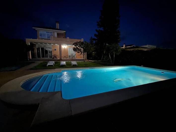 Casa rural para 12 personas, con Balcón y Jacuzzi además de Terraza y Jardín en Bornos - 2