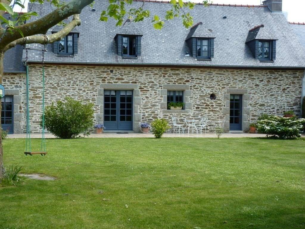 À Kervoyal, longère de charme à deux pas de la mer. in Damgan, Côte des Mégalithes