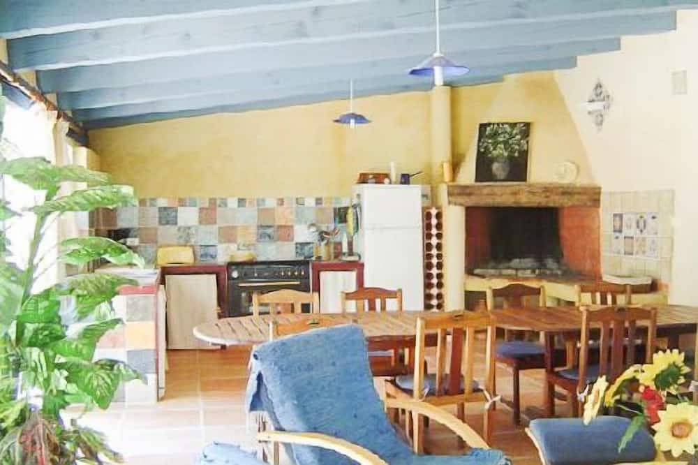 Casa rural con piscina, cerca de Nimes, para 10 personas, reunión familiar ideal. in Clarensac, Region de Nimes