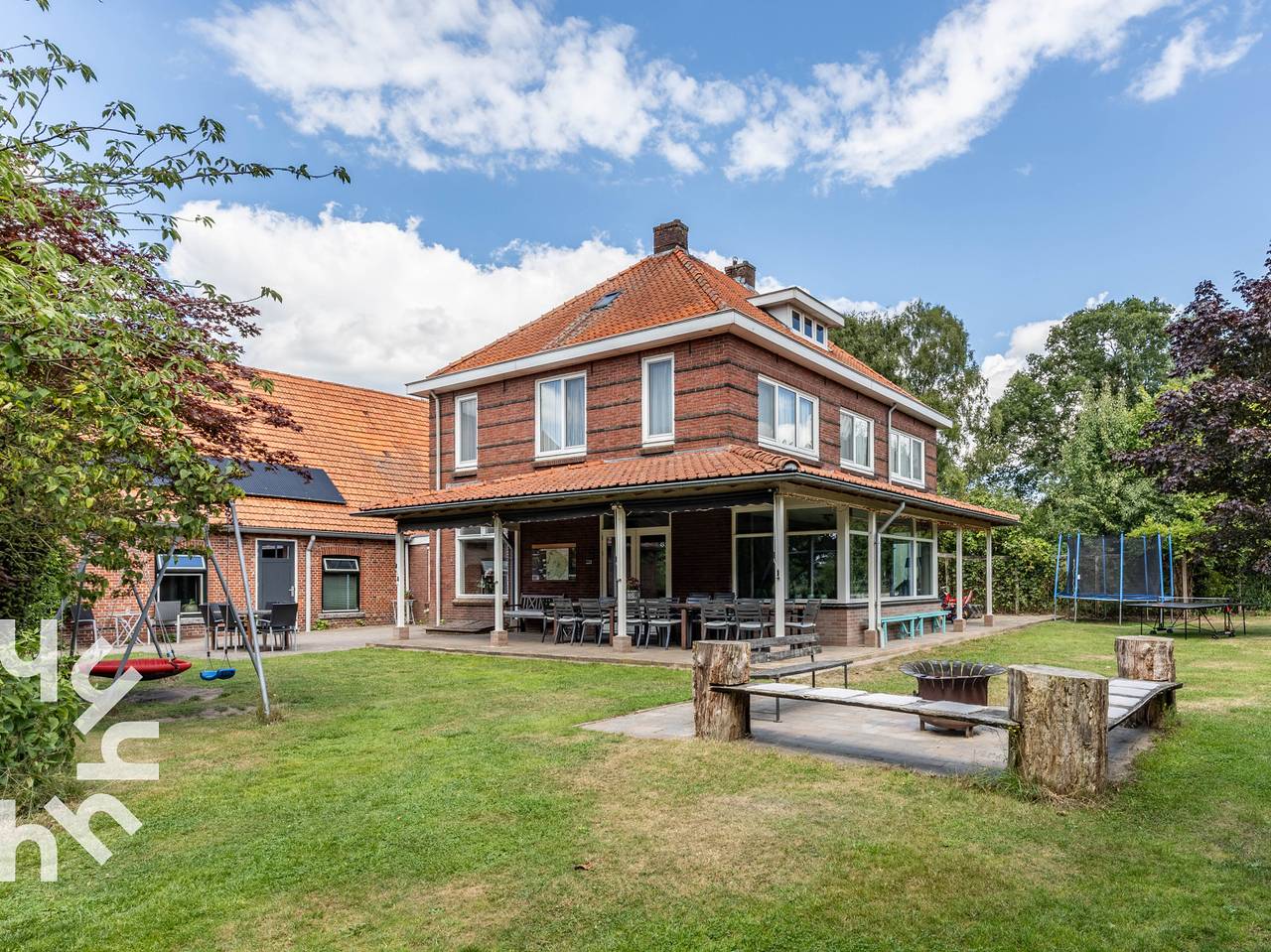 Spacious 19-person holiday farm in rural area close to German border in Gelderland