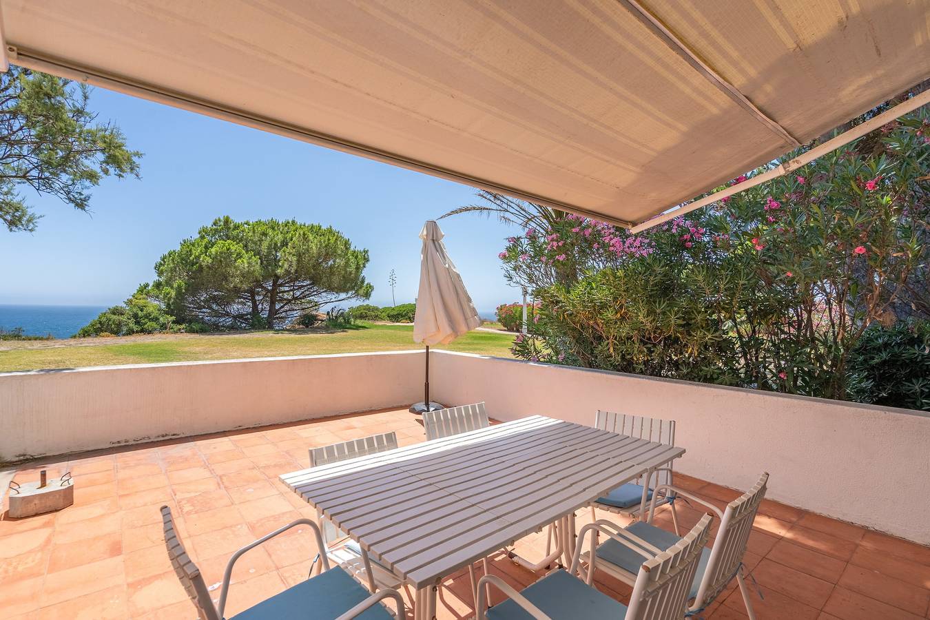 Maison de vacances 'Ocean' avec vue sur la mer, piscine partagée et Wi-Fi in Praia da Prainha, Alvor