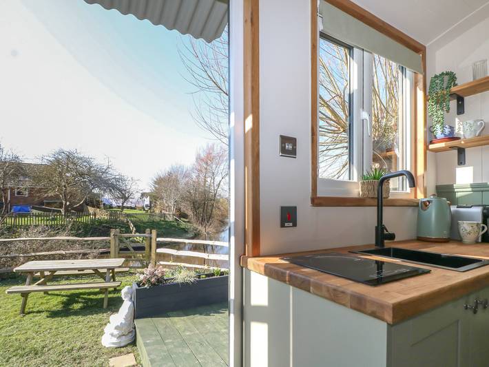 Salthaven  Shepherds Hut in Pevensey, Sussex Oriental