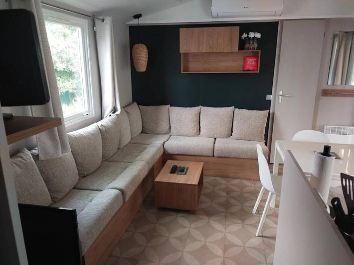 Camping voor 6 personen, with terras and tuin as well as whirlpool and zwembad in Sérignan