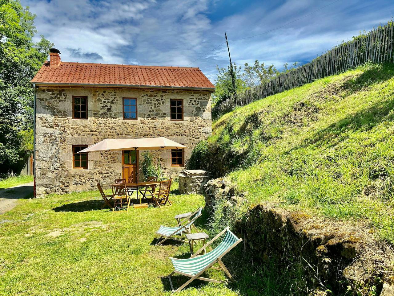 Casa rural de piedra cerca del lago de Vassivière in Croze, Parque Natural Regional de Millevaches en Lemosín