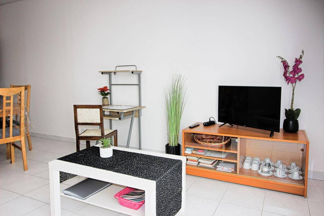 Appartement entier, One-Bedroom Apartment in Champagne-sur-Seine, Seine-et-Marne