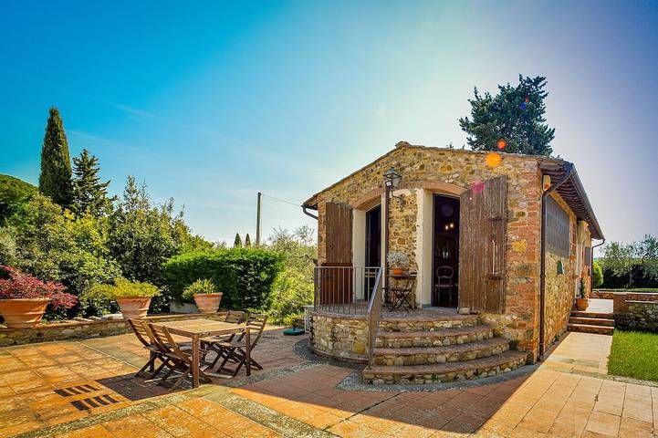 Gîte pour 3 personnes, avec Jacuzzi et Terrasse ainsi que Jardin et Piscine à Impruneta
