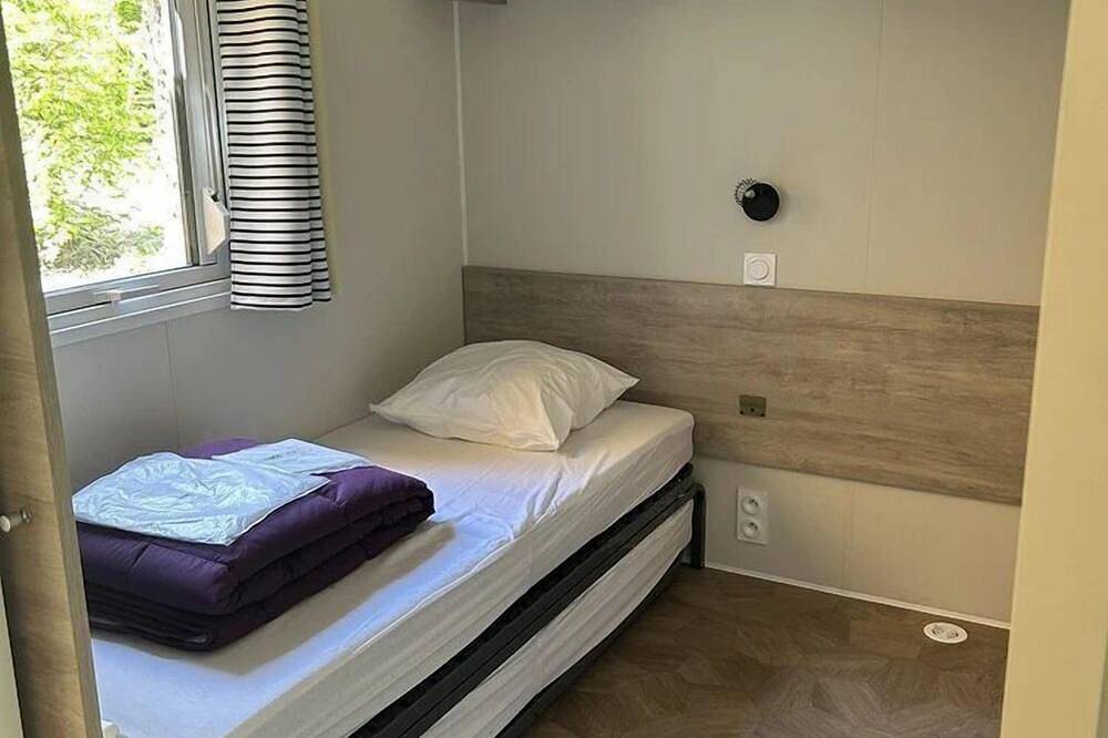 Zecamping 4 étoiles piscine couverte jacuzzi sauna mobil-home Tv Bbq in Apremont, Vallée de la Loire