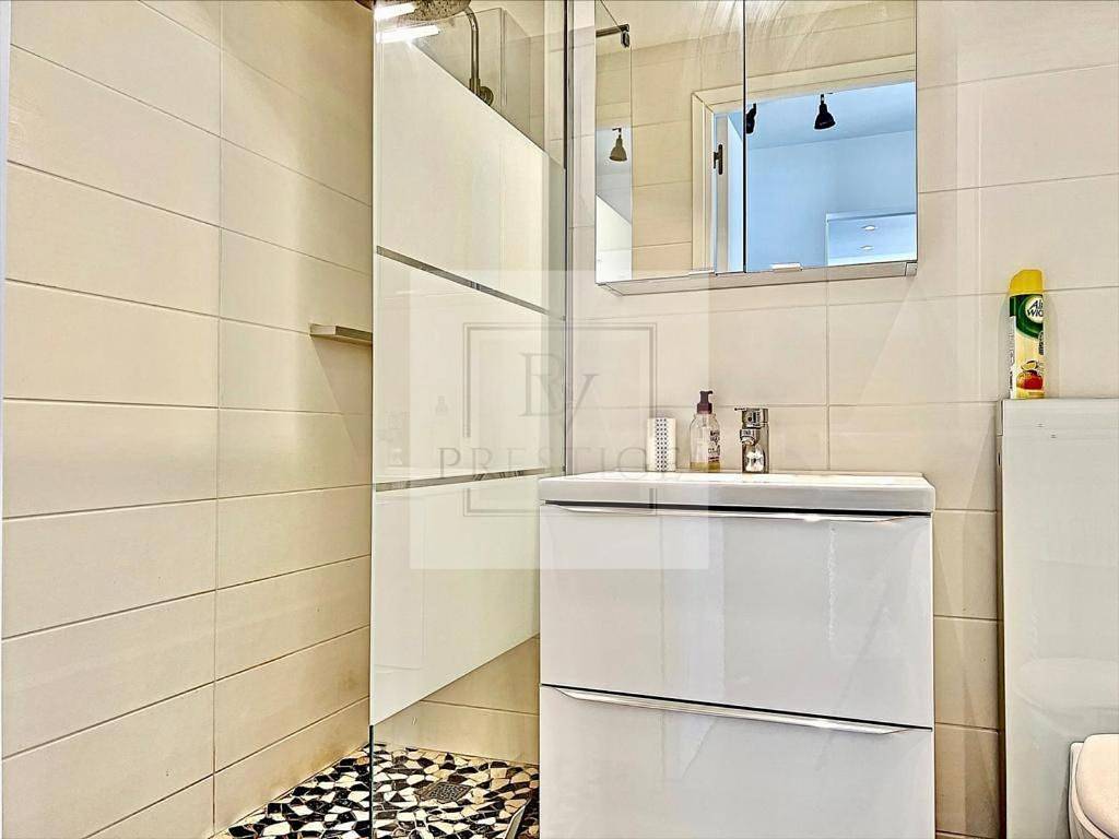 Appartement entier, Studio Apartment in Annemasse, Région de Saint-Julien-en-Genevois