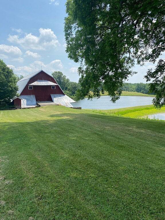 Beautiful newly renovated farm house overlooking 5 acre lake. ****New Rates *** in Union County (IL)
