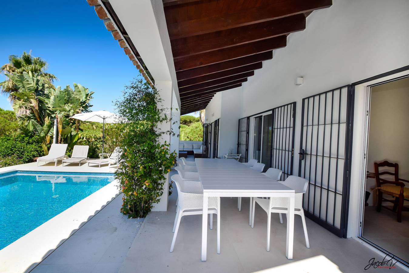 Spacious Family Villa with Pool & Sunny Garden in Marbella Oost, Marbella