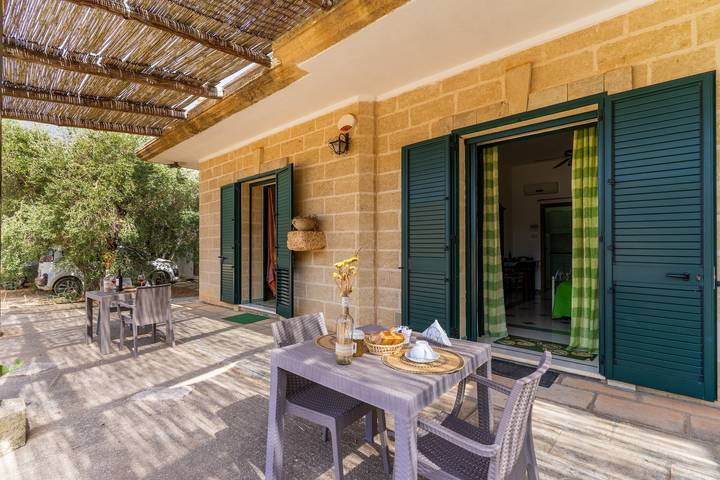 Apartamento entero, Apartamento vacacional "Domus Mea Salento Arazzo Verde" con piscina compartida y Wi-Fi in Ugento, Golfo de Tarento