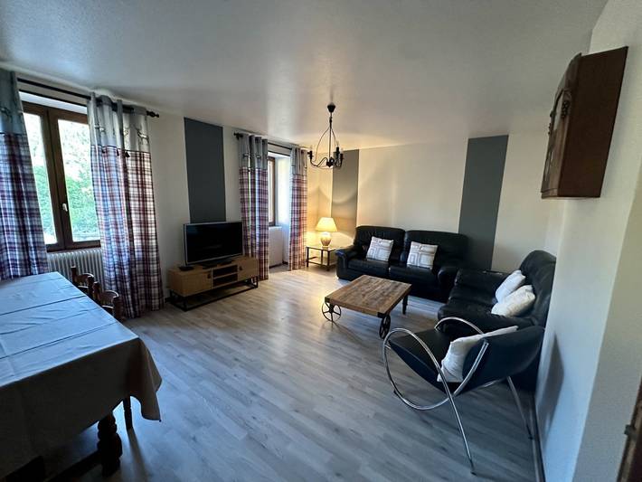 Gîte pour 4 personnes, avec terrasse et jardin, animaux acceptés à Les Chalesmes