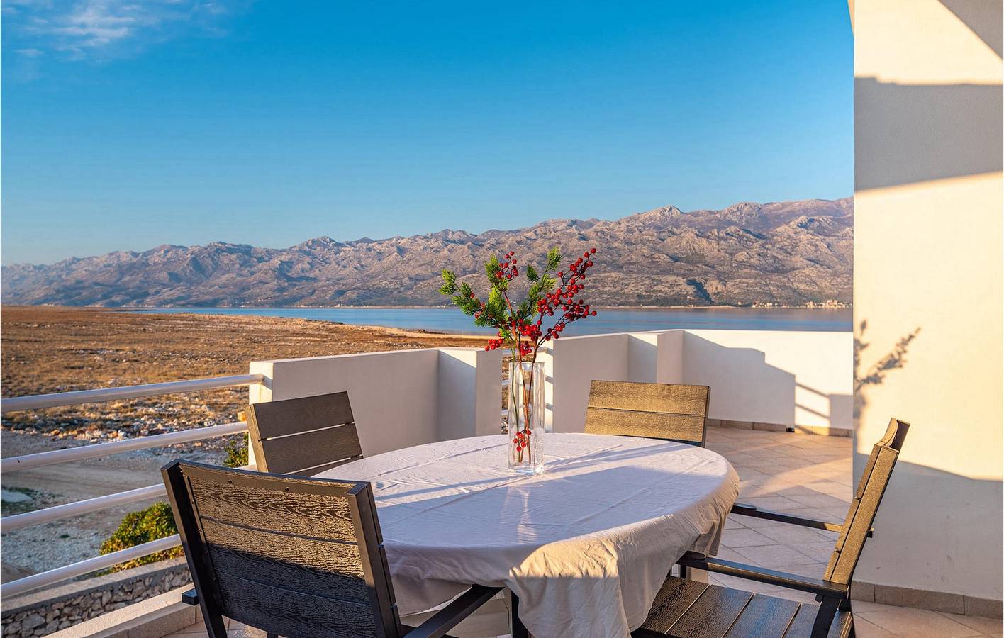 Gemütliche 2-Zimmer-Wohnung in der Nähe der Küste und des Stadtzentrums mit Pool und Parkplatz in Razanac, Zadar