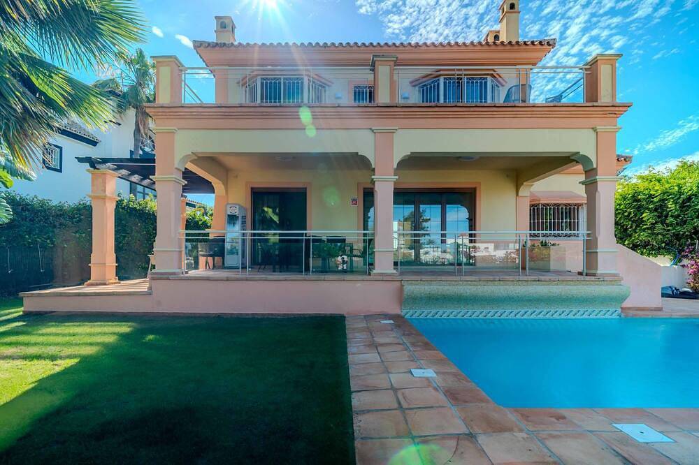 Villa for 10 People in Marbella Centre, Marbella