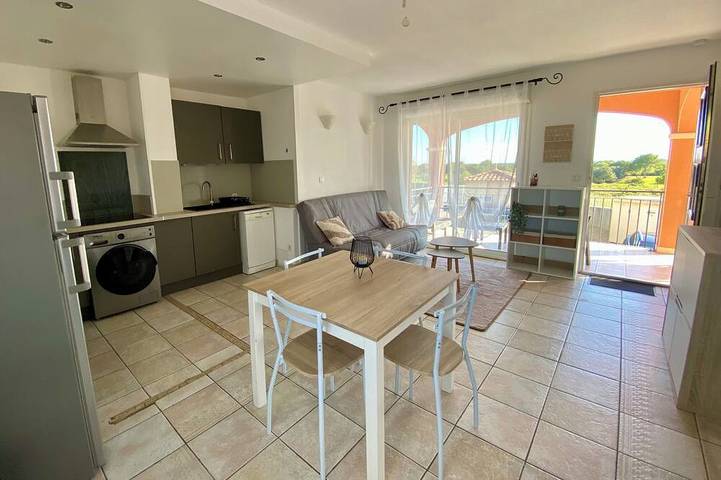 Gîte pour 4 personnes, avec piscine et terrasse dans Golf de Saint-Thomas