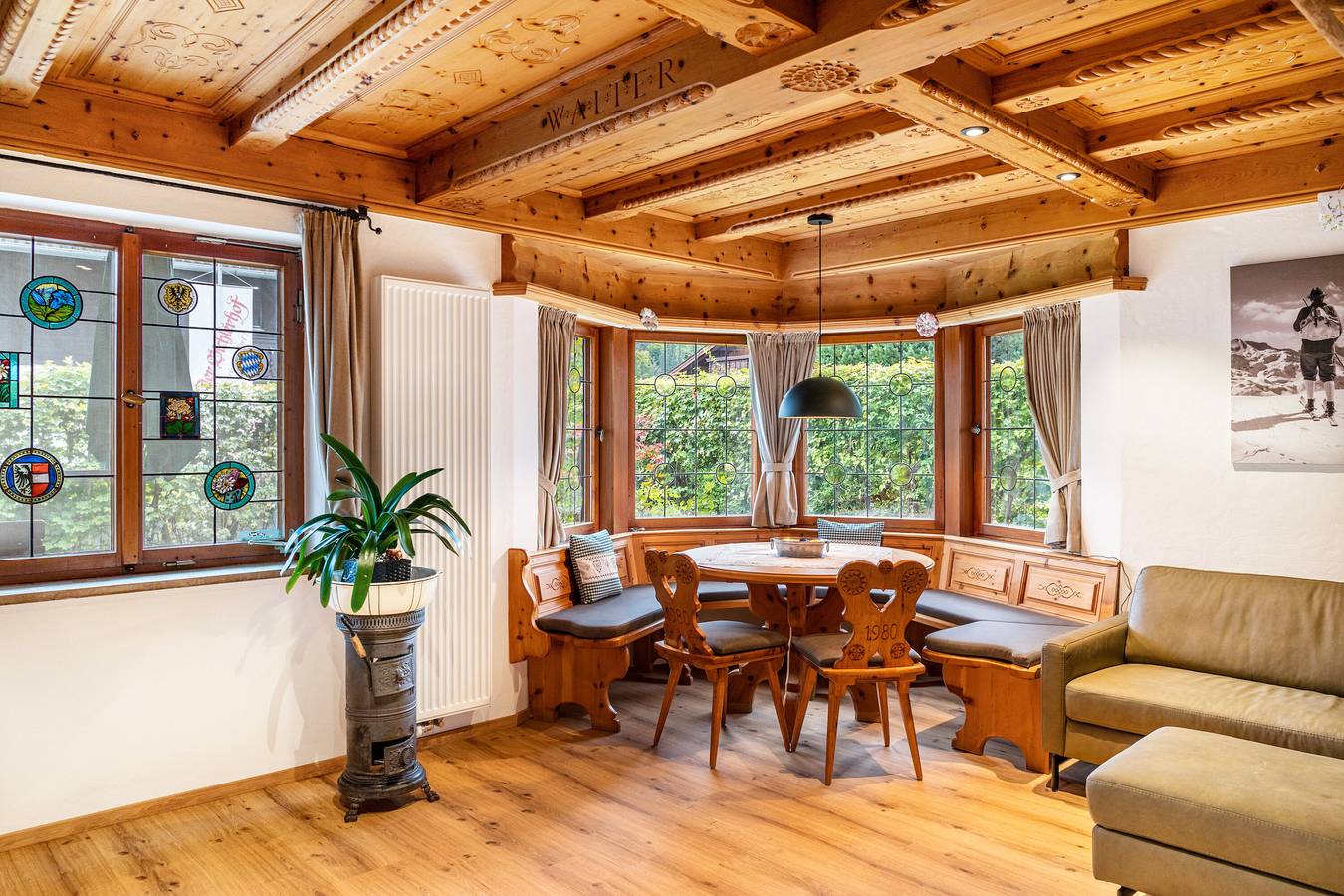 Apartamento entero, Apartamento 'Herzstück' con vistas a la montaña, terraza privada y Wi-Fi in Mittenwald, Alpes Bávaros