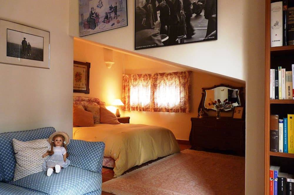 Chalet en urbanización de lujo con tenis y piscina en precioso bosque in Las Navas del Marqués, Provincia de Ávila