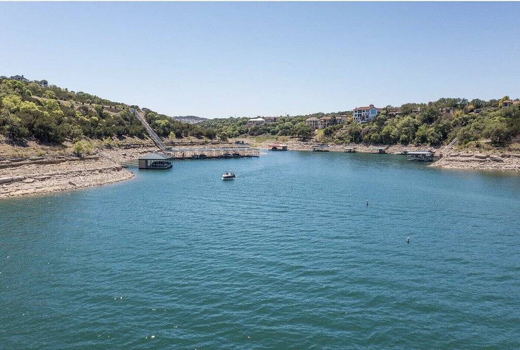 Bright Cove Bungalow- Charming & Luxe Waterfront home located on Lake Travis in Lakeway, Lake Travis