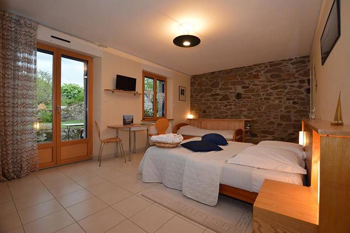 Chambre d’hôte pour 3 personnes, avec jardin à Saint-Coulomb - 2