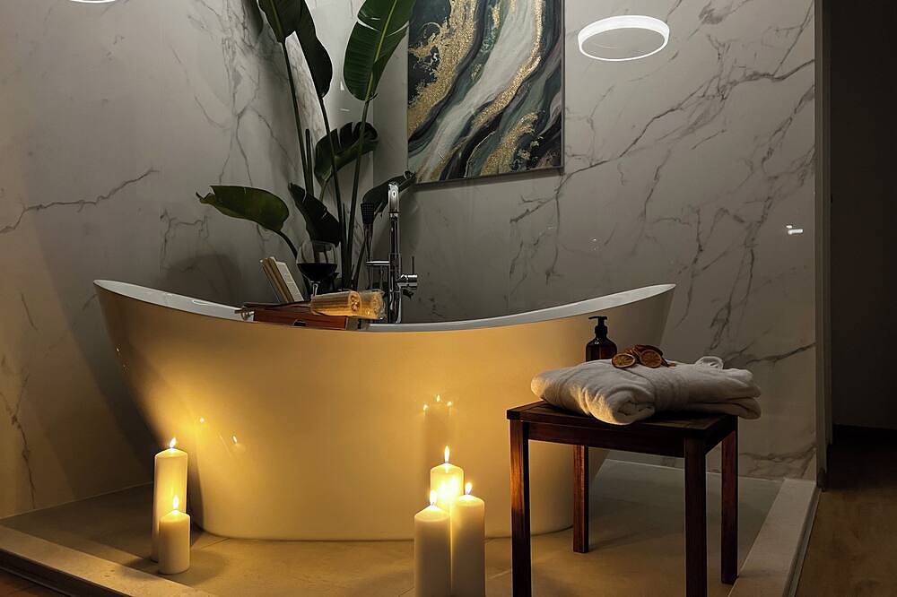 Sunny Bnb with Bathtub + Breakfast Included in Hvar City, Hvar