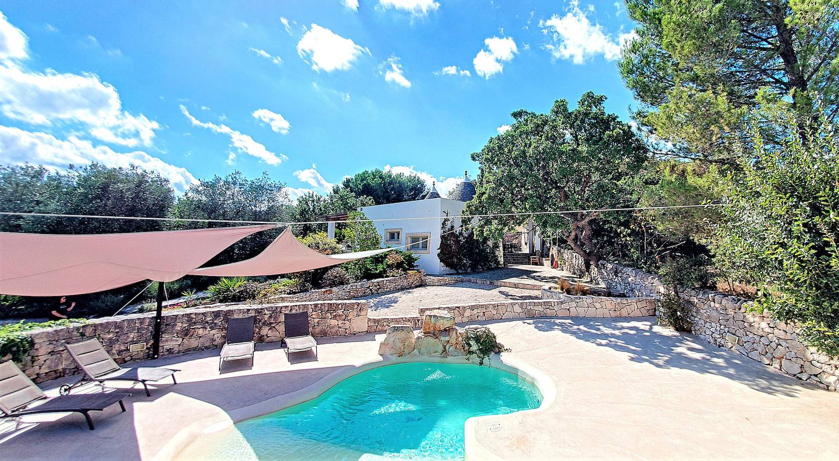 Charmantes Trulli-Anwesen mit Pool in Cisternino, Salento