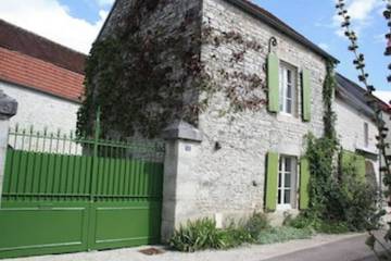Gîte pour 6 personnes, avec terrasse et jardin à Landreville