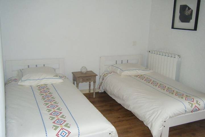 Location de vacances pour 8 personnes, avec terrasse et jardin, animaux acceptés à Roquecor - 4