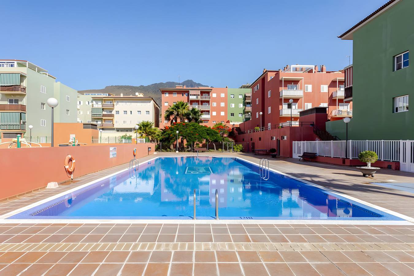 Apartamento entero, Apartamento Sunset Gabriela con cerca de la playa con piscina compartida y terraza descubierta in Punta Larga, Las Caletillas