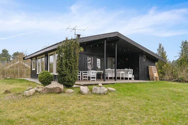 Ferienhaus für 6 Personen, mit Terrasse und Garten sowie Seeblick und Ausblick in Vellerup