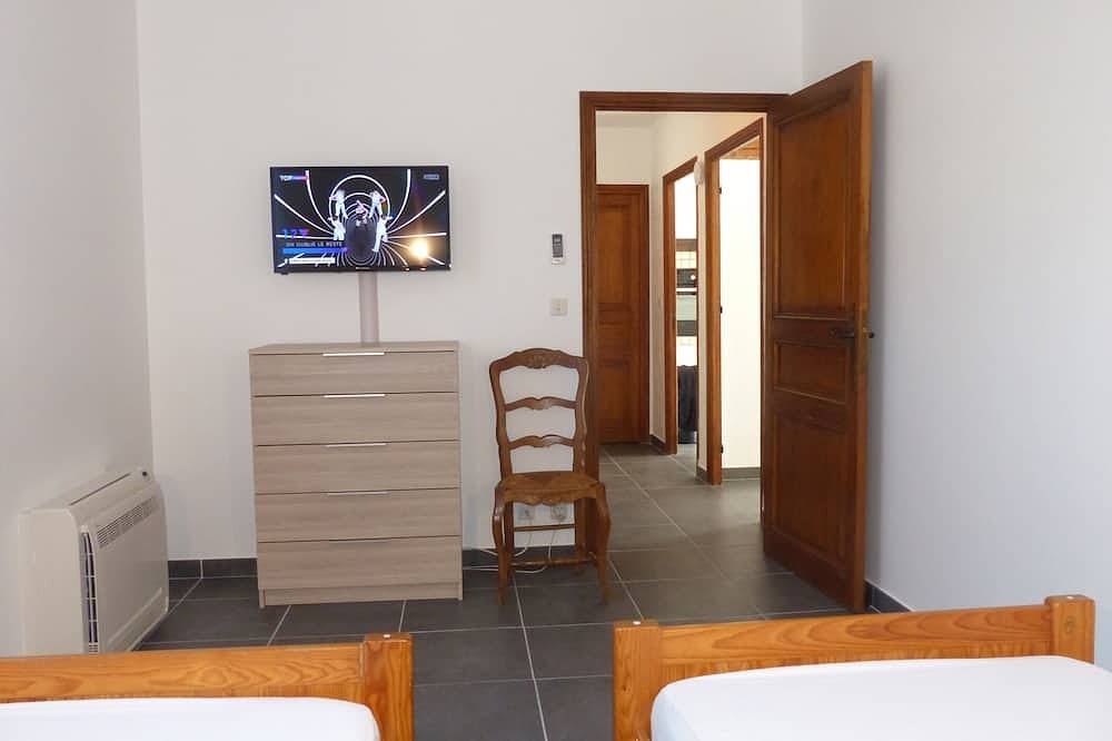 Apartment Independent, Swimming Pool, Close Sea, 4 People + 1 Child - 2 Years in Saint-Martin-du-Var, Nice region