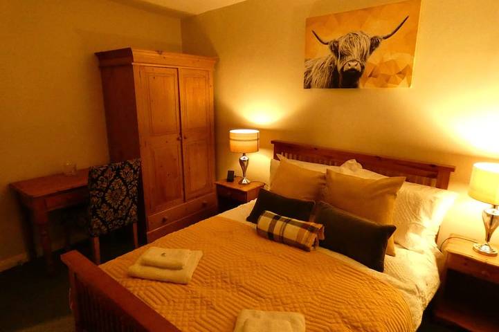 Quirky cottage with 3 bedrooms & a hot tub in Bradford, Westliches Yorkshire