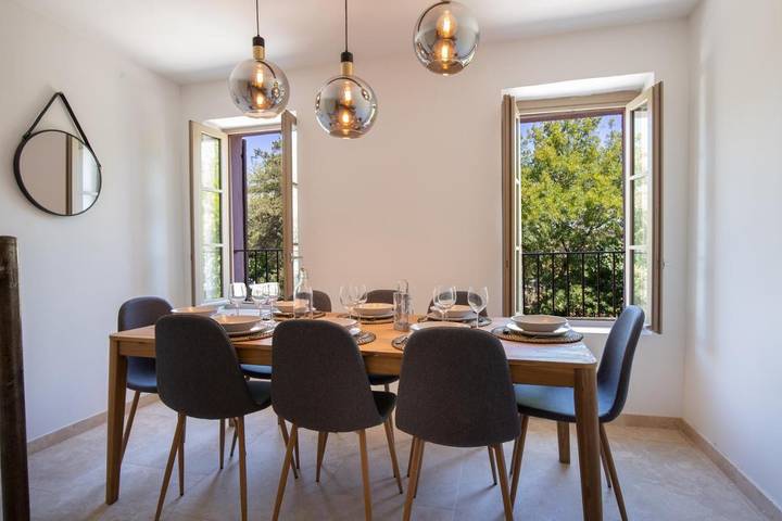 Gîte pour 8 personnes, avec terrasse et vue, adapté aux familles dans Office De Tourisme Du Pays Des Sorgues Et Des Monts De Vaucluse - 2