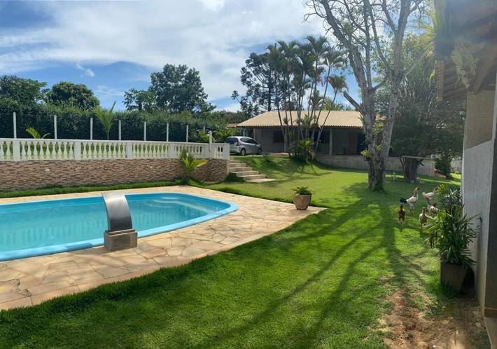 Casas e apartamentos de temporada para 15 pessoas, com vista e jardim e ainda piscina and terraço, com animais de estimação em Mairinque