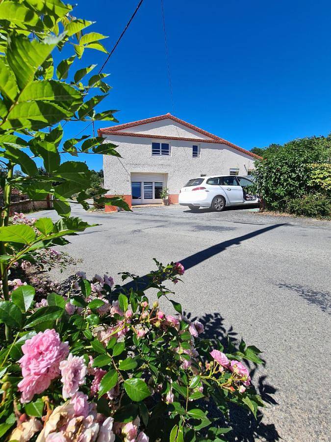Location de vacances pour 8 personnes, avec vue et jardin, adapté aux familles à Saint-Michel-Mont-Mercure - 4