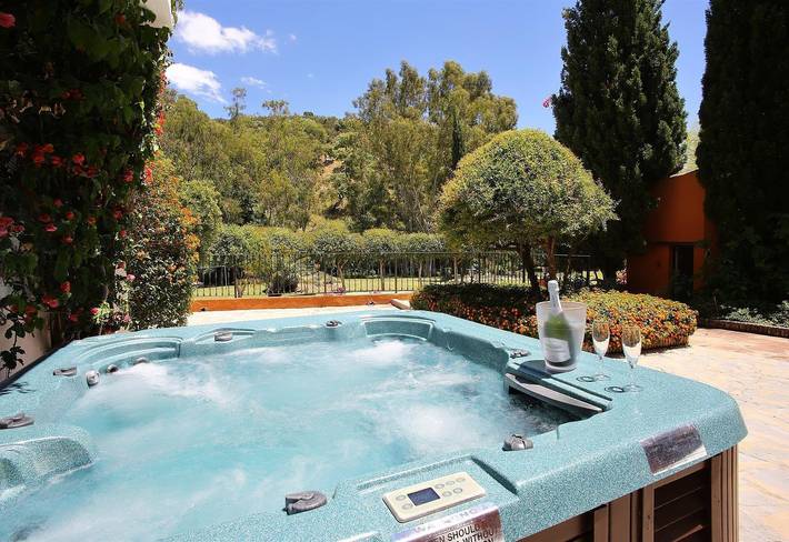 Villa 'Best Choice for Family and Friends' with Mountain View, Pool, Garden & Wi-Fi in Sierra (Casares), Casares