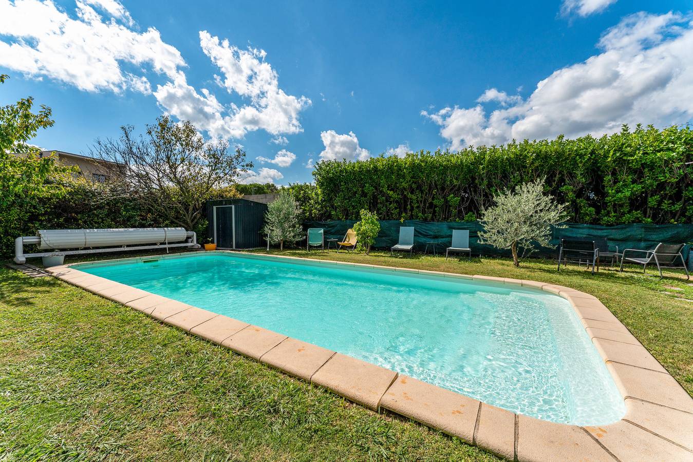 Studio entier, Studio « Olivier » avec vue sur la montagne, Wi-Fi et climatisation in Taillades, Parc naturel régional du Luberon