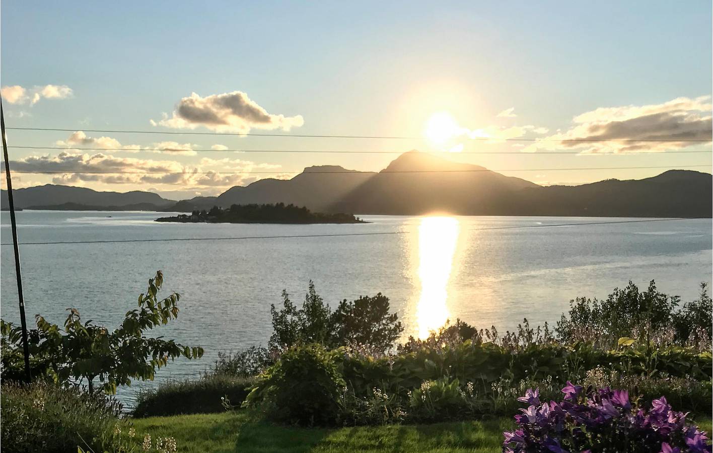 Entire vacation apartment, Vacation apartment for 2 people with view in Tingvoll, Northern Fjord Norway
