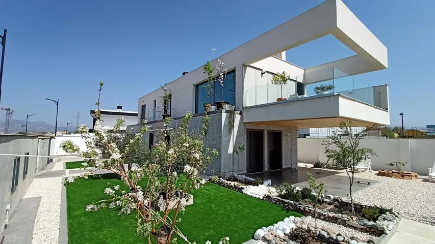 Chalet para 6 personas, con jardín además de vistas y piscina - 1