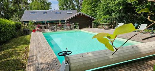 Gîte pour 14 personnes, avec piscine ainsi que vue et terrasse à Paron (Yonne)