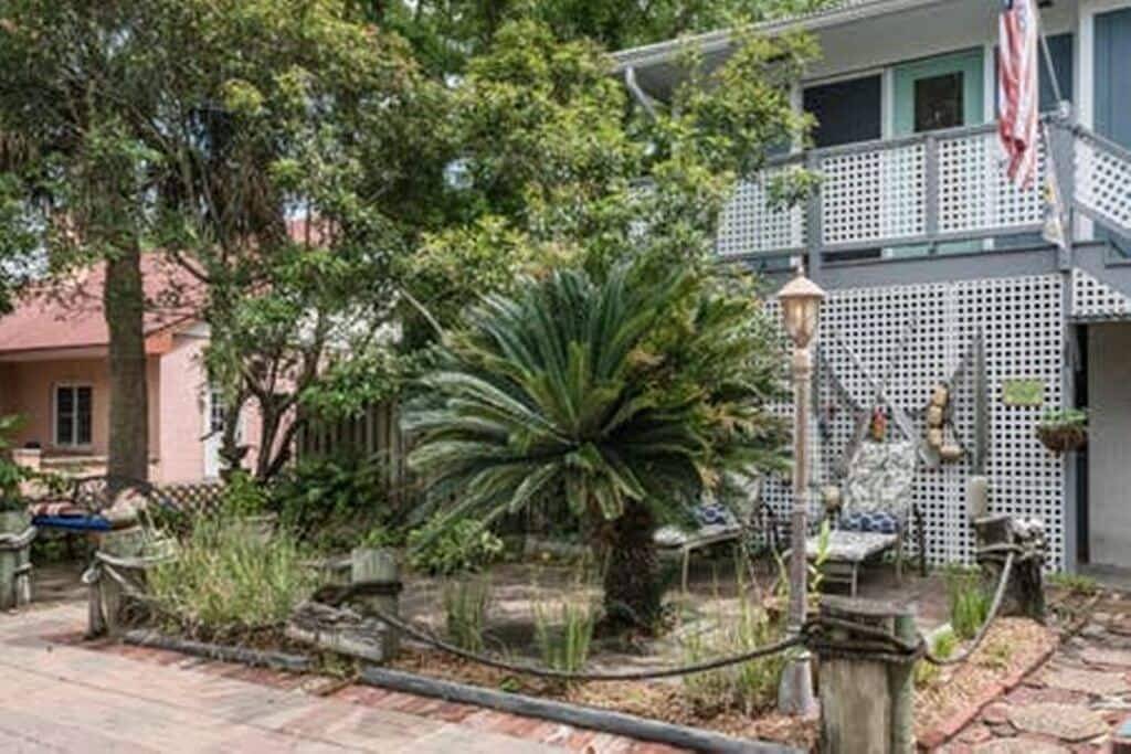 Ganze Wohnung, Romantic Beach Hideway Schritte zum Tybee Backriver Strände in Tybee Island, Chatham County