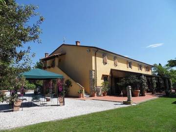 Gîte pour 4 personnes, avec jardin et vue, adapté aux familles à Vecchiano
