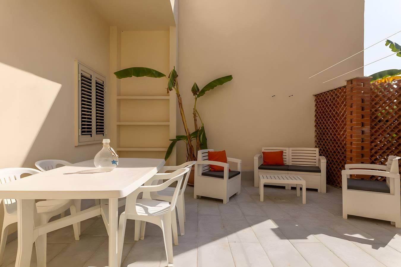 Apartamento entero, Apartamento 'Brezza Marina' con terraza privada y aire acondicionado in Marina di Ragusa, Provincia de Ragusa