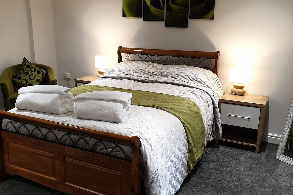 Entire apartment, An elegant and spacious home from home at Lindley in Huddersfield, West Yorkshire
