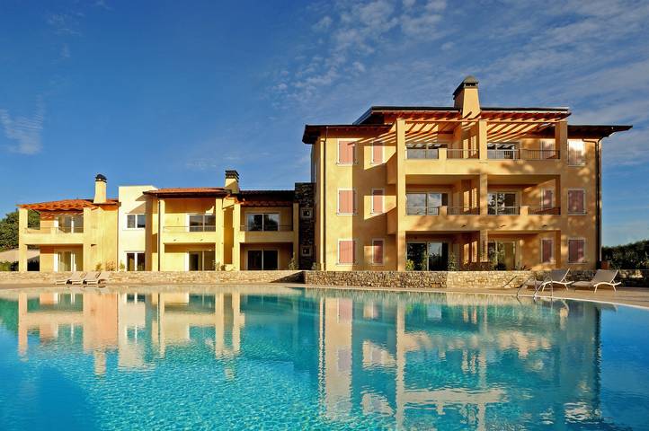 Location de vacances pour 4 personnes, avec jardin à Lonato del Garda