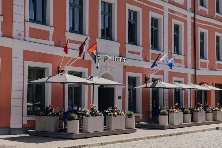 Apartamento para 2 personas, con piscina además de terraza y sauna en Riga