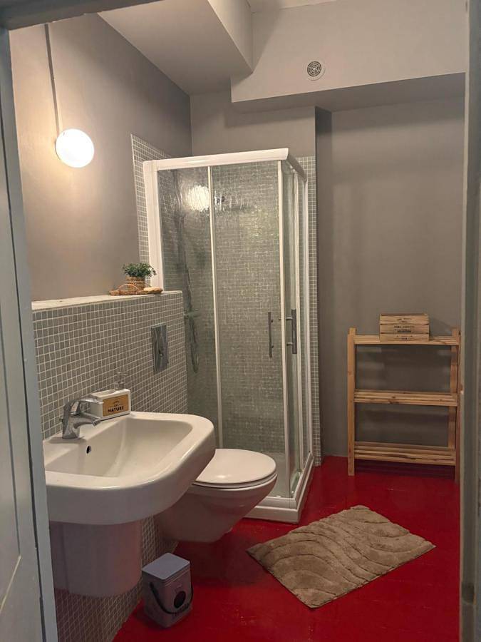 Double Room with Private Bathroom in Fabrezan, Région de Narbonne