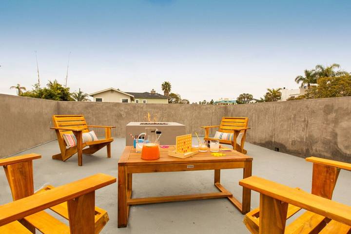 Vacation rental for 14 people, with yard and terrace in San Diego County