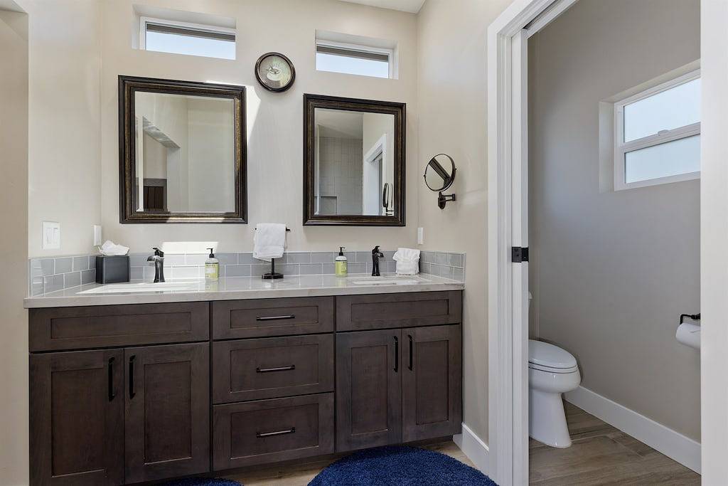 Coastal Escape | 2Br/2B | w/King En-suite + Balconyviews | Deck, Firetable + Bbq in Oceanside, San Diego County